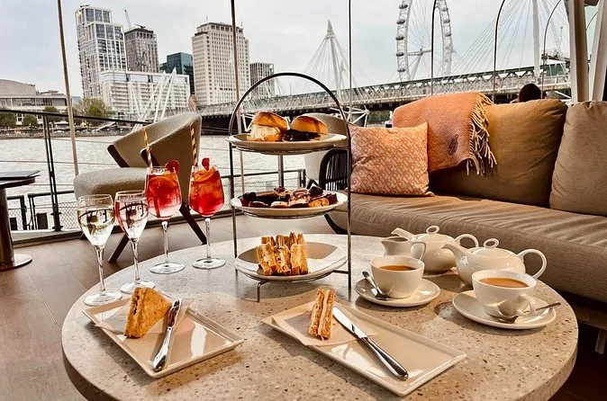 Afternoon tea au Clipper Lounge